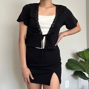 ✖️SOLD✖️Black cropped short sleeve front tie cardigan
